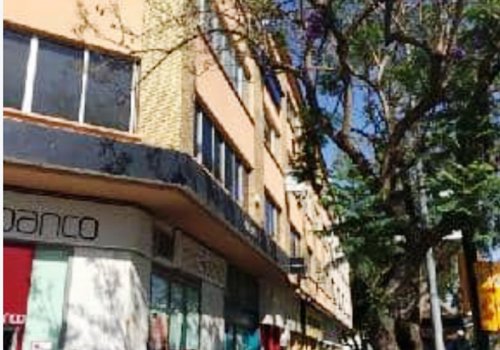 Local located on the ground floor of a building of four heights above ground. It is located in Malaga capital.