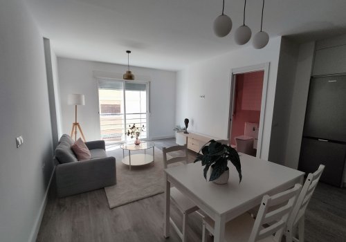 Apartamento reformado con amplia terraza en el centro de Málaga 