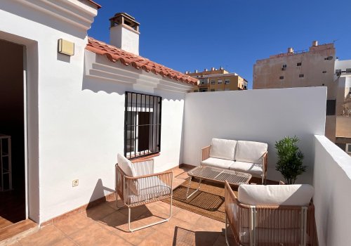 Ático dúplex con terraza, 2 garajes y trastero en zona Suárez – Málaga