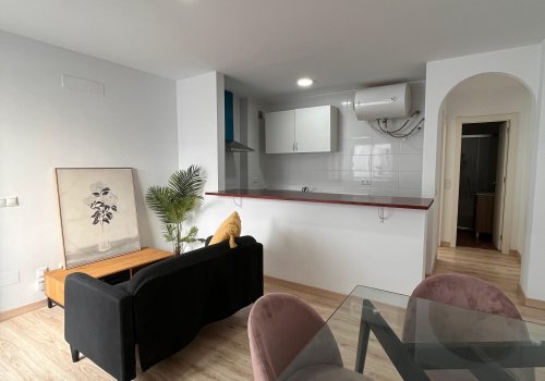 Apartamento amueblado con garaje en zona Suárez – Málaga