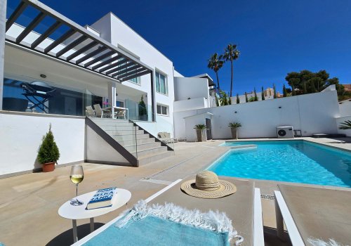 Scandinavian Design Villa with Private Pool, Sauna, and Sea Views – Fuengirola