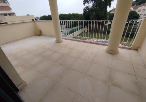 VENTA DE PISO EN BENALMÁDENA – VISTAS DESPEJADAS Y 2 PLAZAS DE GARAJE