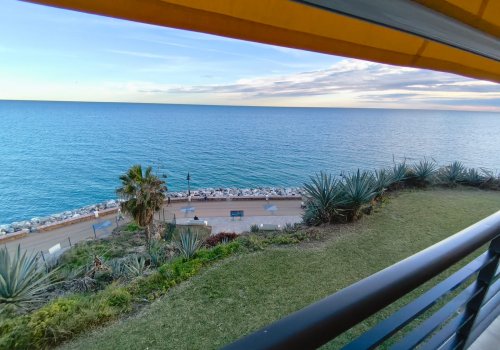 Estudio reformado con vistas al mar en Torremolinos