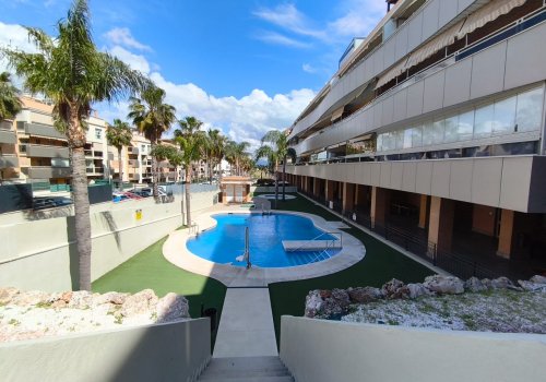 Amplia vivienda reformada de 3 dormitorios con terraza, garaje, trastero y zonas comunes en Torremolinos