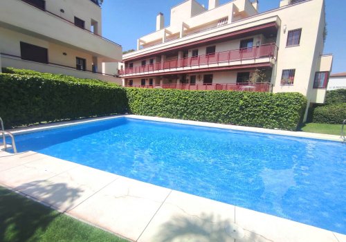 Magnificent 2-bedroom apartment with terrace, pool, and garage in Añoreta Golf