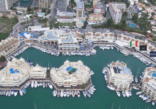 Piso en venta en Benalmádena Costa – Zona Puerto Marina