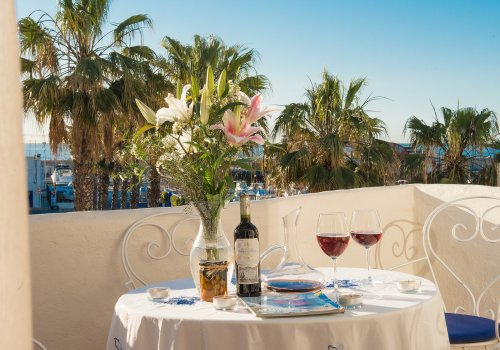 Ático con terraza y vistas al mar junto a Puerto Marina en Benalmádena