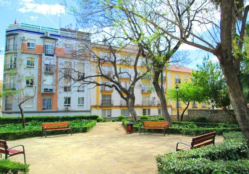 Townhouse with terraces and great renovation potential in Málaga