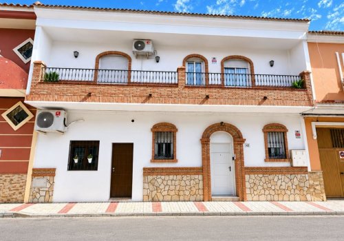 CASA DE 2 PLANTAS CON APARTAMENTO INDEPENDIENTE EN CAMPANILLAS 